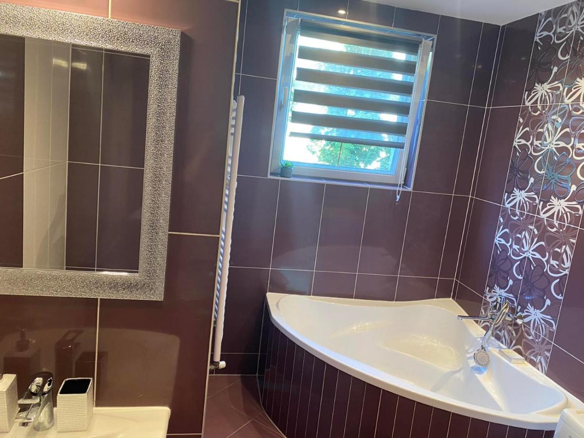 Gabrielle2 Apartman Debreczyn Zewnętrze zdjęcie